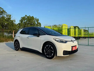 2025 Volkswagen ID.3 57.3 kWh I, белый, 3202300 рублей, вид 3