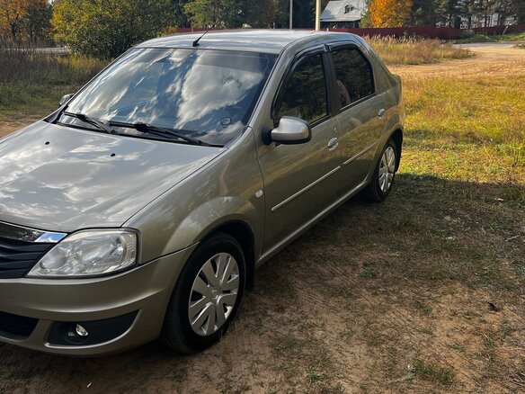 2013 Renault Logan I Рестайлинг, бежевый, 480000 рублей - вид 3