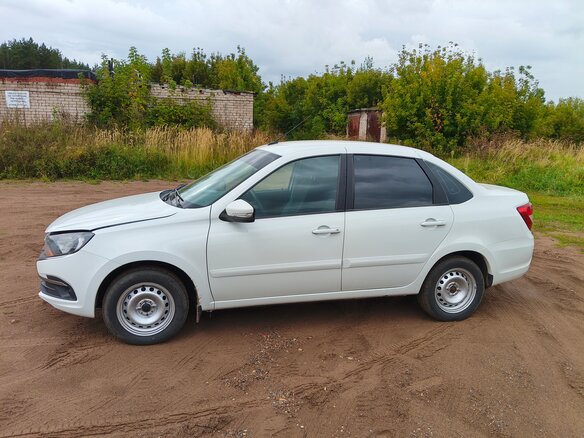 2019 Lada (ВАЗ) Granta I Рестайлинг, белый, 420000 рублей - вид 4