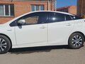 2019 Toyota Prius IV Рестайлинг (XW50), белый, 2150000 рублей - вид 4