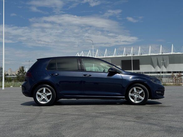 2013 Volkswagen Golf VII, синий, 1090000 рублей - вид 9