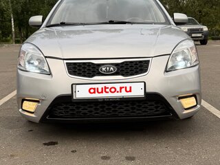 2011 Kia Rio II Рестайлинг, серебристый, 625000 рублей, вид 3