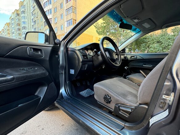 2004 Mitsubishi Lancer IX, серый, 380000 рублей - вид 9