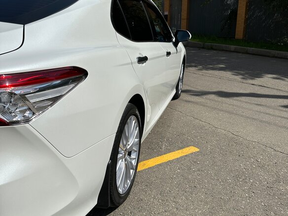 2021 Toyota Camry VIII (XV70), белый, 3050000 рублей - вид 11
