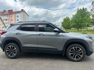2024 Chevrolet TrailBlazer III Рестайлинг, серый, 1890000 рублей, вид 1
