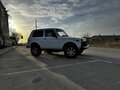 2002 Lada (ВАЗ) 2121 (4x4) I Рестайлинг, белый, 360000 рублей - вид 1