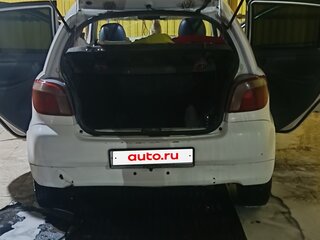 2000 Toyota Vitz I (P10), белый, 358999 рублей, вид 3