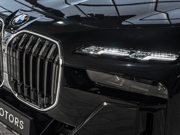 2025 BMW 7 серии 740i xDrive VII (G70), чёрный - вид 15