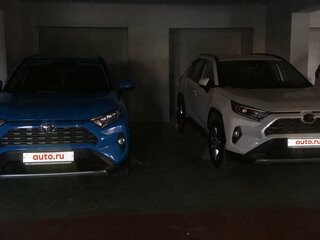 2020 Toyota RAV4 V (XA50), голубой, 5100000 рублей, вид 3