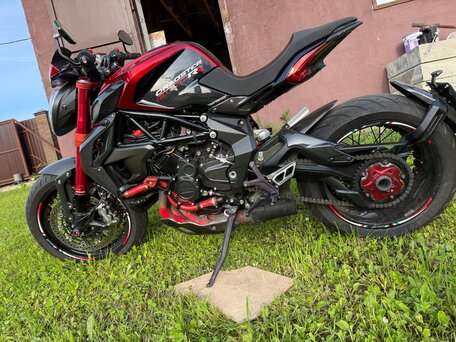 2015 MV Agusta Brutale 800, красный, 1350000 рублей, вид 4