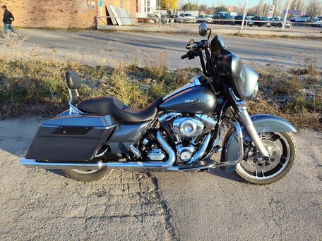 2012 Harley-Davidson Street Glide, серый, 899999 рублей, вид 2