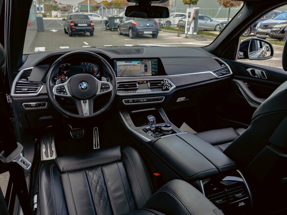 2022 BMW X5 40i IV (G05/G18), чёрный, 8295000 рублей - вид 24