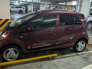 2011 Mitsubishi i-MiEV, красный, 900000 рублей, вид 3