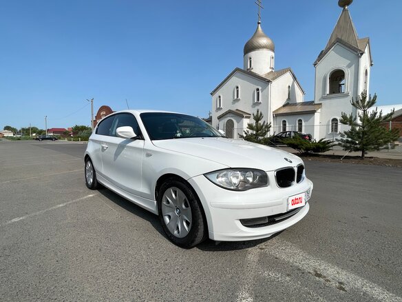 2011 BMW 1 серии 116i I (E81/E82/E87/E88) Рестайлинг, белый, 900000 рублей - вид 5