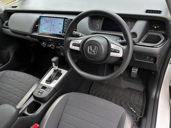 2024 Honda Fit Crosstar IV Рестайлинг, белый, 1239017 рублей - вид 13