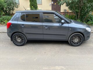 2011 Skoda Fabia II Рестайлинг, серый, 340000 рублей, вид 4