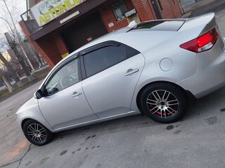 2010 Kia Cerato 5-speed II, серебристый, 560000 рублей, вид 1