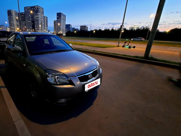 2011 Kia Rio II Рестайлинг, серый, 700000 рублей - вид 1