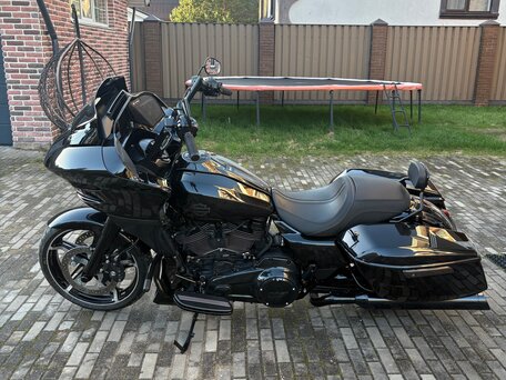 2024 Harley-Davidson Road Glide, чёрный, 2650000 рублей, вид 3