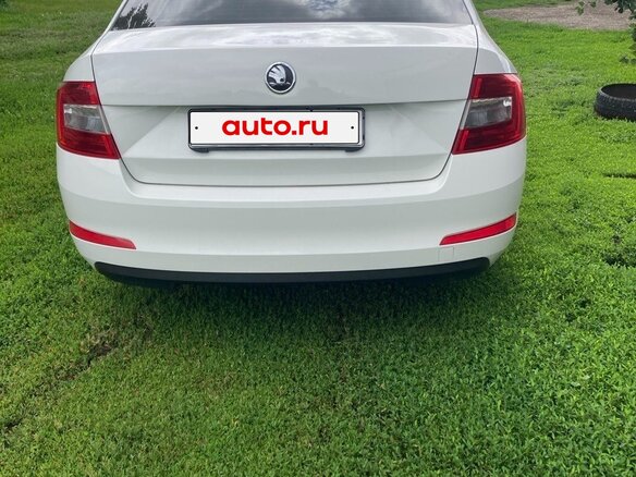 2013 Skoda Octavia III (A7), белый, 1100000 рублей - вид 3