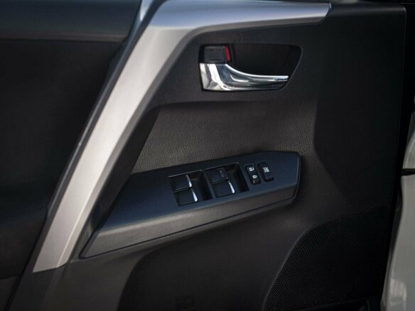 2017 Toyota RAV4 IV (XA40) Рестайлинг, белый - вид 18