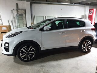 2018 Kia Sportage IV Рестайлинг, белый, 2350000 рублей, вид 1