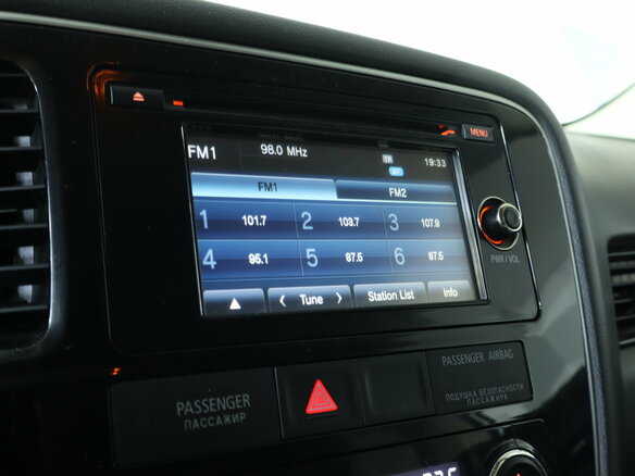 2016 Mitsubishi Outlander III Рестайлинг 2, белый, 1849000 рублей - вид 15