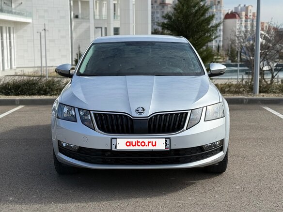 2018 Skoda Octavia III (A7) Рестайлинг, серебристый, 1790000 рублей - вид 1