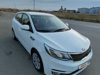 2017 Kia Rio III Рестайлинг, белый, 820000 рублей, вид 2