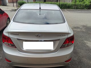 2013 Hyundai Solaris I, серебристый, 990000 рублей, вид 4