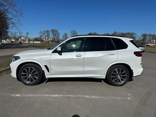 2021 BMW X5 45e IV (G05/G18), белый, 5499000 рублей, вид 5