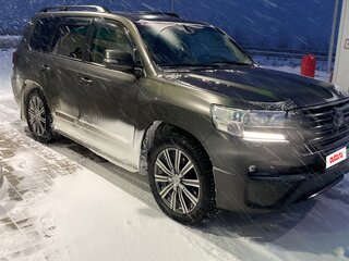 2017 Toyota Land Cruiser 200 Series Рестайлинг 2, белый, 6300000 рублей, вид 5