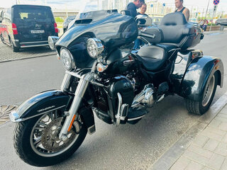 2018 Harley-Davidson Tri Glide, чёрный, 3750000 рублей, вид 3