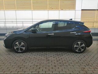 2021 Nissan Leaf II (ZE1), чёрный, 2850000 рублей, вид 1