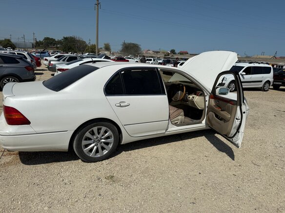 2001 Toyota Celsior III (F30), белый, 500000 рублей - вид 2