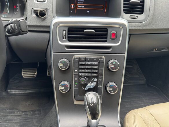 2013 Volvo S60 II Рестайлинг, оранжевый - вид 24