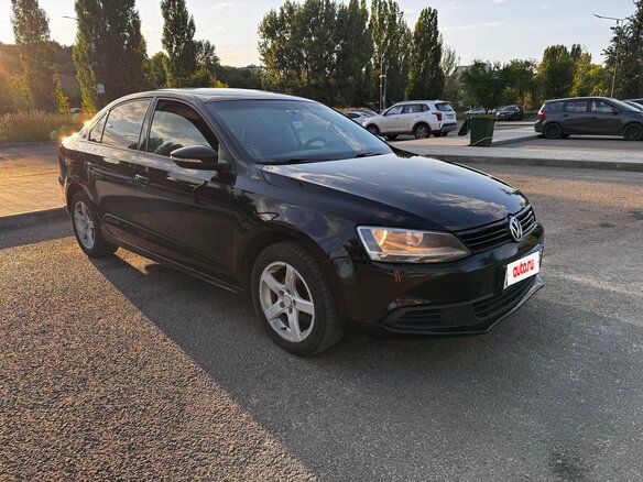 2013 Volkswagen Jetta VI, чёрный - вид 3