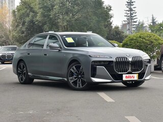 2025 BMW 7 серии 740i xDrive VII (G70), серый, 16760000 рублей, вид 4