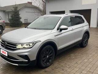 2022 Volkswagen Tiguan II Рестайлинг, серебристый, 5300000 рублей, вид 4