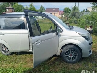 2015 Toyota Spade, серебристый, 980000 рублей, вид 4