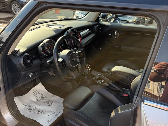 2021 Mini Hatch Cooper III (F55/F56) Рестайлинг 2, серый, 2600000 рублей - вид 6