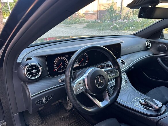 2019 Mercedes-Benz E-Класс 200 V (W213, S213, C238), чёрный, 3300000 рублей - вид 1