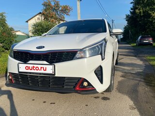 2021 Kia Rio IV Рестайлинг, белый, 1700000 рублей, вид 1