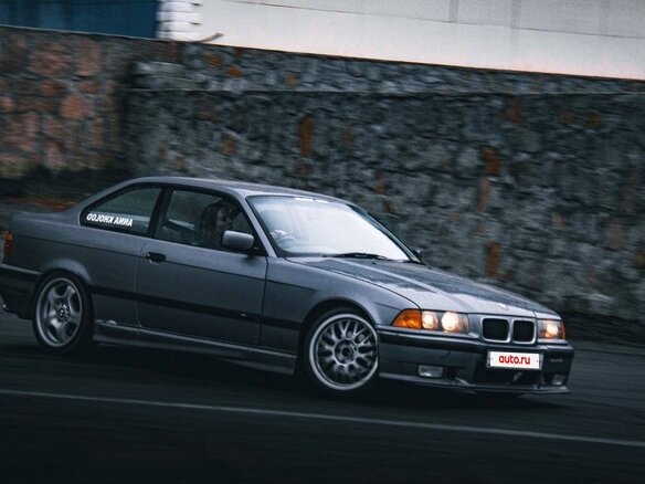 1992 BMW 3 серии 318i III (E36), серый, 1390000 рублей - вид 4