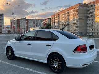 2018 Volkswagen Polo V Рестайлинг, белый, 1225000 рублей, вид 4