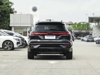2026 Audi Q6 40 TFSI, чёрный, 7499000 рублей, вид 3