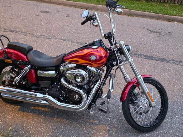 2012 Harley-Davidson Dyna Wide Glide, пурпурный, 1280000 рублей - вид 15