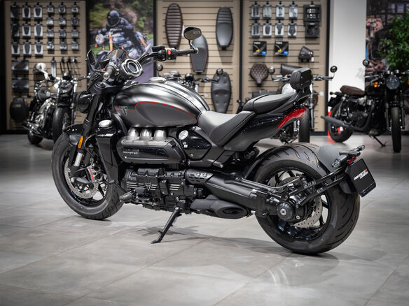 2026 Triumph Rocket 3, чёрный, 3990000 рублей - вид 3