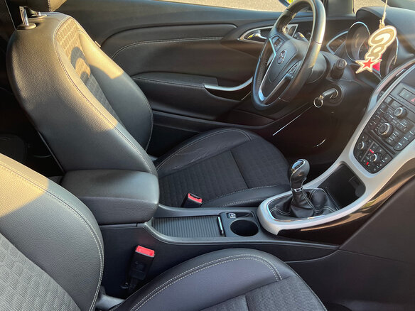 2012 Opel Astra GTC J Рестайлинг, белый, 750000 рублей - вид 12