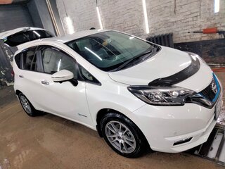2018 Nissan Note e-Power II Рестайлинг, белый, 1650000 рублей, вид 3
